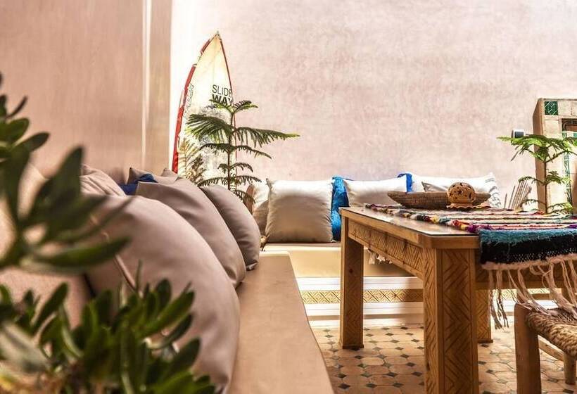 پانسیون Inna Guest House