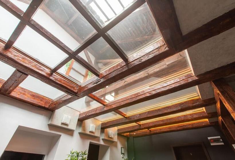 Vendi Grand Square Residence