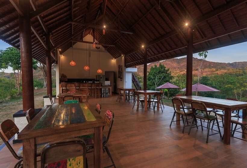 تختخواب و صبحانه The Lavana Tanjung Lima Laboan Bajo Villas