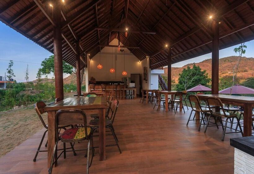 تختخواب و صبحانه The Lavana Tanjung Lima Laboan Bajo Villas