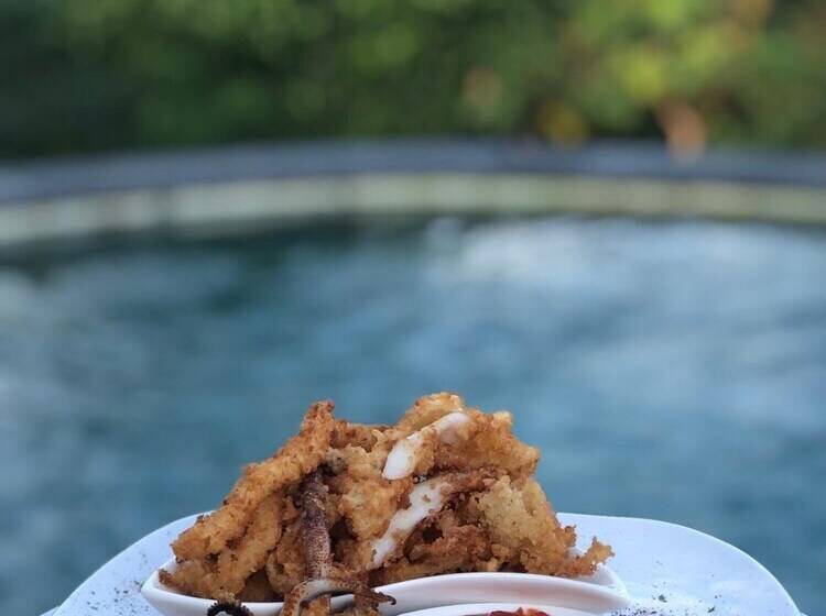 تختخواب و صبحانه The Lavana Tanjung Lima Laboan Bajo Villas