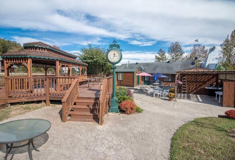 ホテル Bullwinkles Rustic Lodge