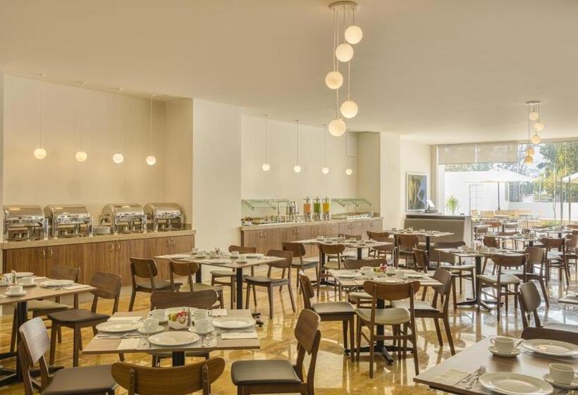 ホテル Fiesta Inn Guadalajara Periferico Poniente