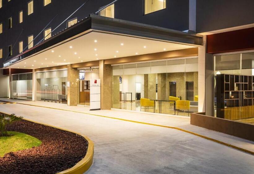ホテル Fiesta Inn Guadalajara Periferico Poniente