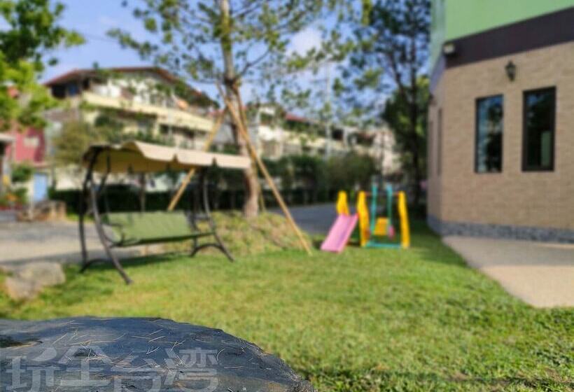 تختخواب و صبحانه Green Castle