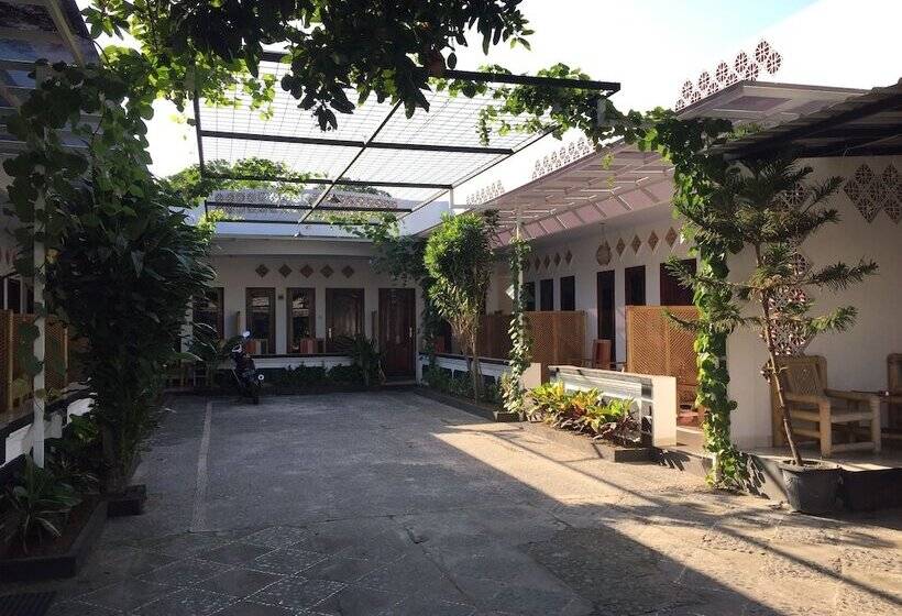 تختخواب و صبحانه Omega Hotel Lombok