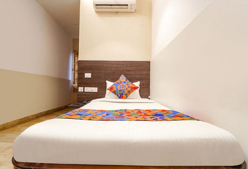 Fabhotel Karpagam   900m From Nehru Stadium