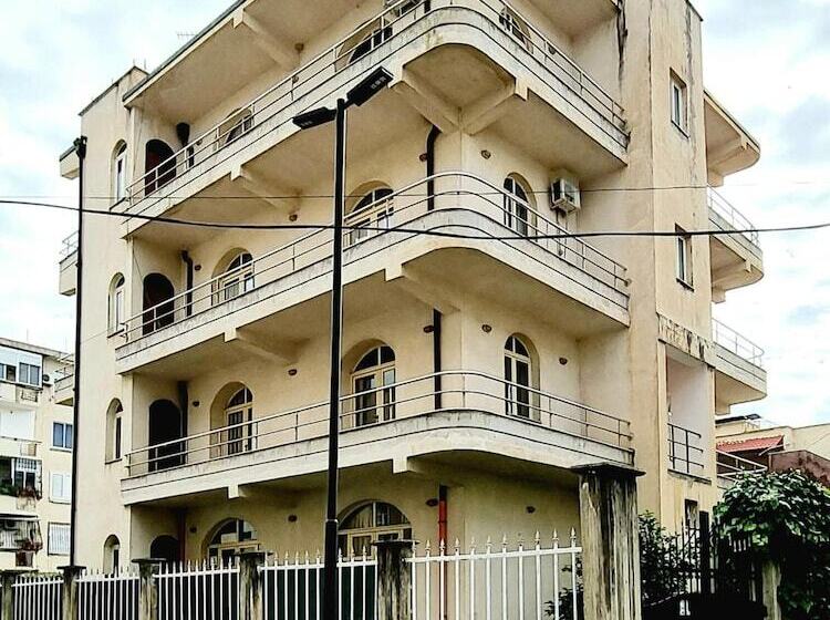 Luckyshine Hostel