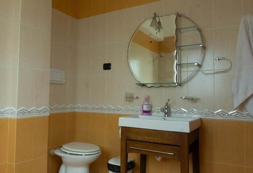 Luckyshine Hostel