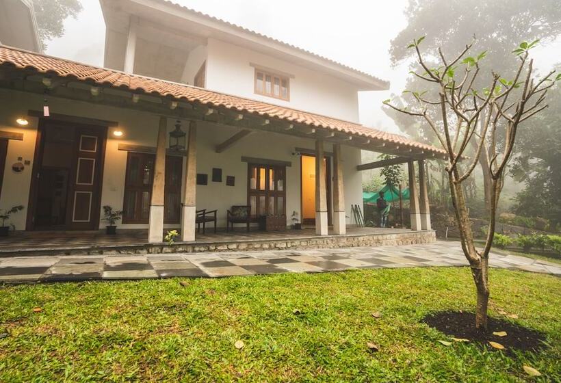 בית מלון כפרי Shambala Yercaud