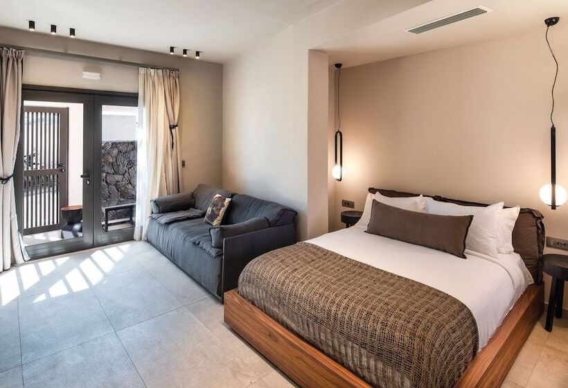 هتل Uma Ray Suites