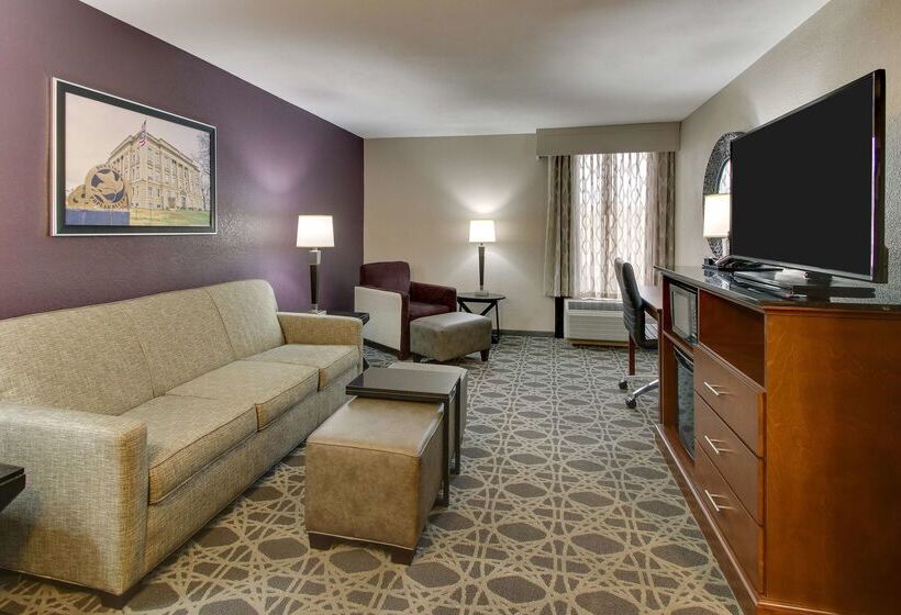 ホテル Drury Inn & Suites Poplar Bluff