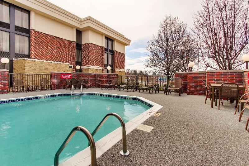 ホテル Drury Inn & Suites Poplar Bluff