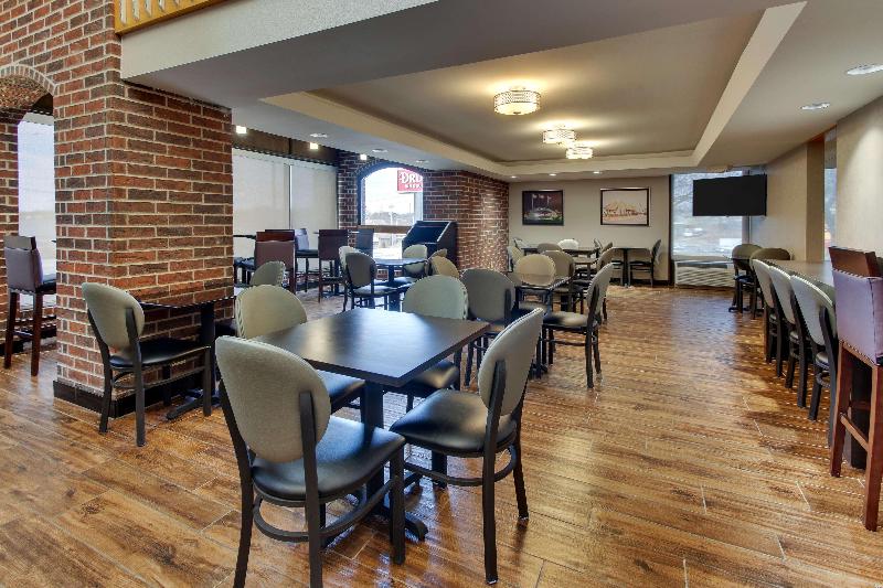 ホテル Drury Inn & Suites Poplar Bluff