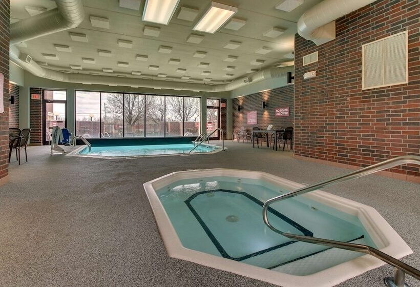 ホテル Drury Inn & Suites Poplar Bluff