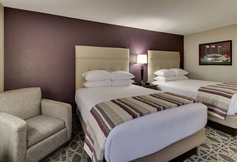 ホテル Drury Inn & Suites Poplar Bluff