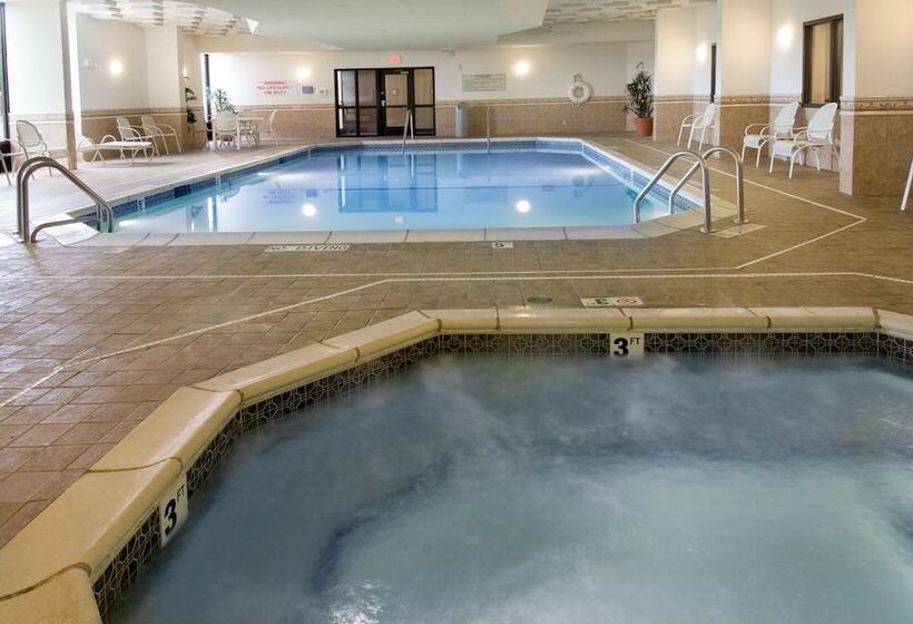 בית מלון כפרי Troy Inn & Suites