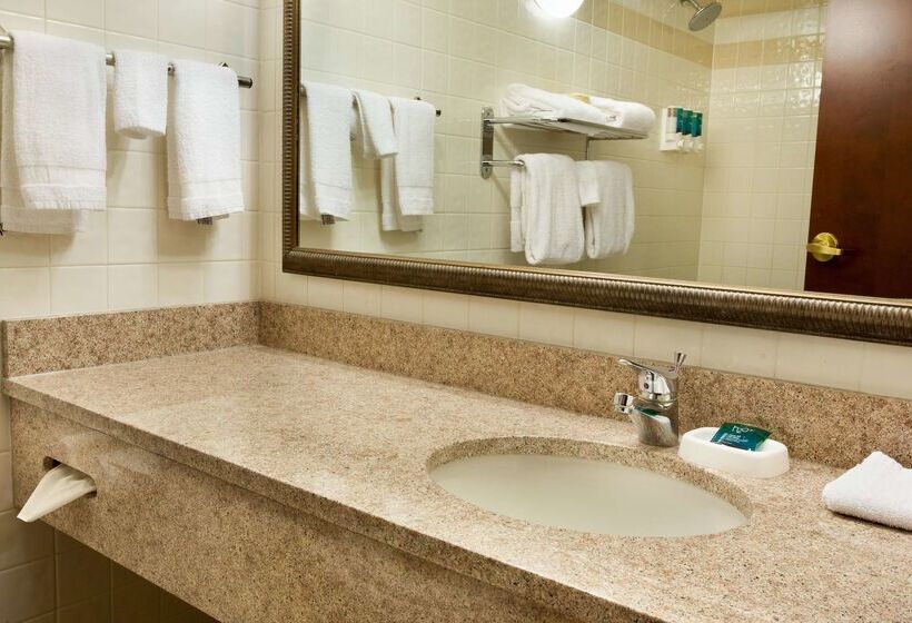 هتل Drury Inn & Suites St. Louis Creve Coeur