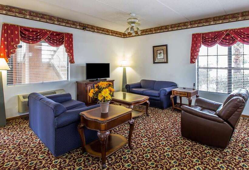 فندق Econo Lodge Inn & Suites