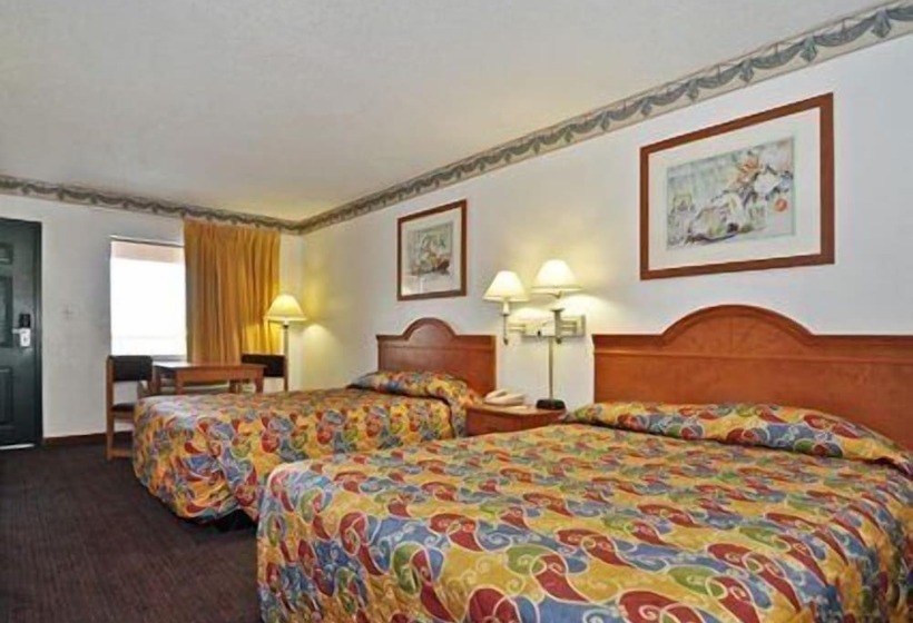 فندق Econo Lodge Inn & Suites