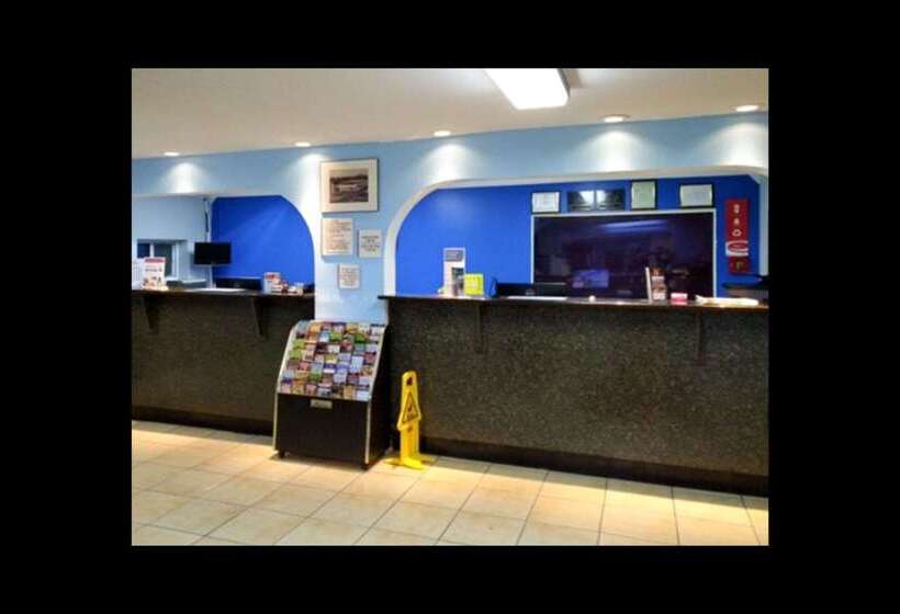 هتل Econo Lodge Inn & Suites I 64 & Us 13