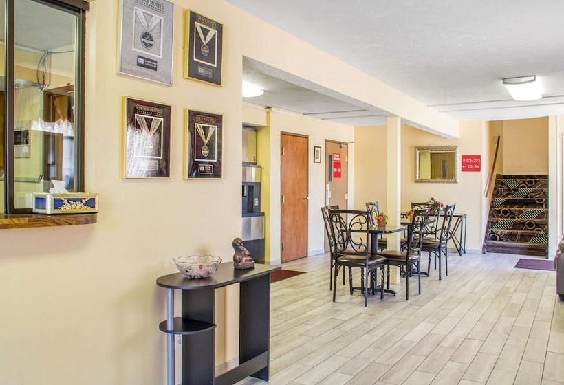 فندق Econo Lodge Lansing  Leavenworth