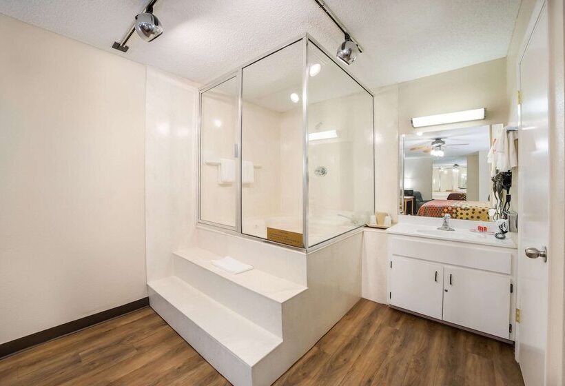 فندق Econo Lodge