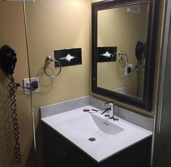 فندق Avenida   Oceanside Camp Pendleton