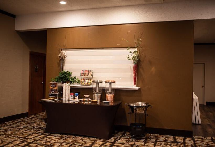 هتل Gateway Inn And Suites