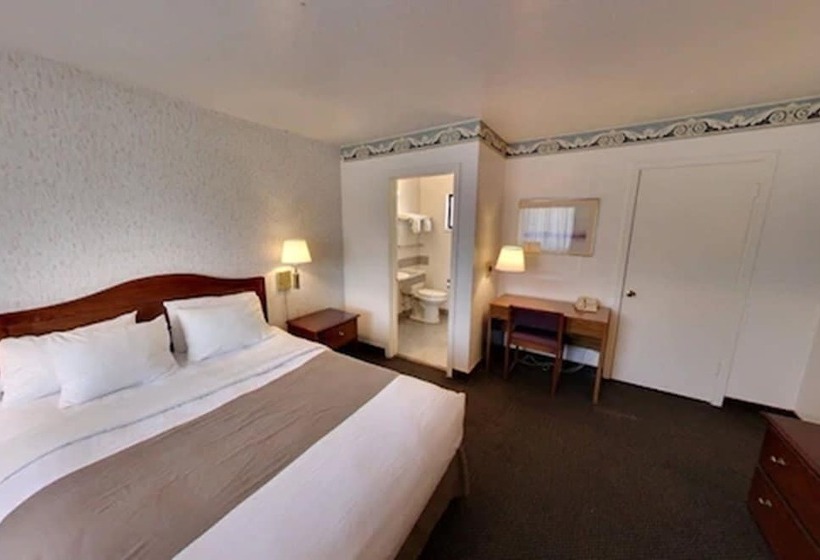Отель Monterey Fairgrounds Inn