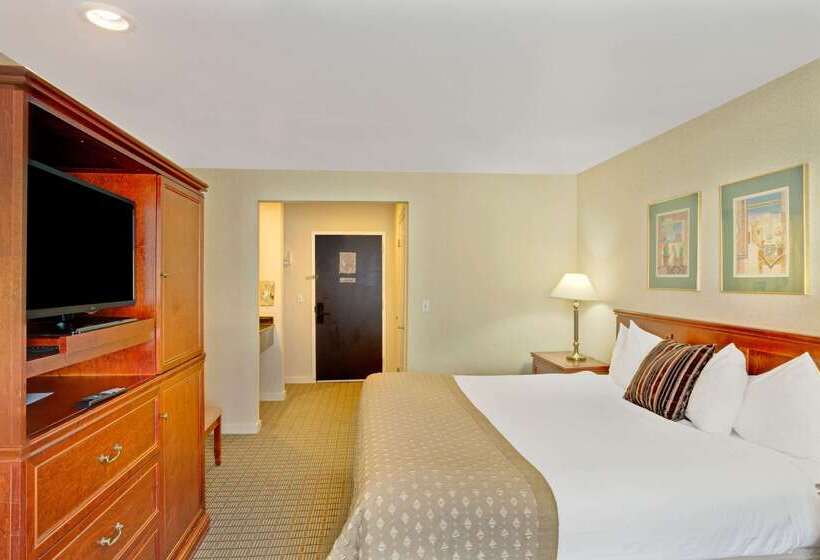 فندق Ramada By Wyndham Draper