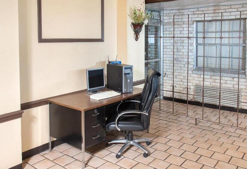 酒店 Rest Inn   Extended Stay, I 40 Airport, Wedding & Event Center