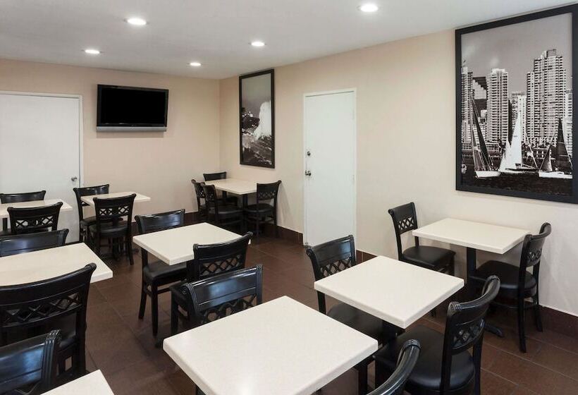 Super 8 By Wyndham San Diego Hotel Circle