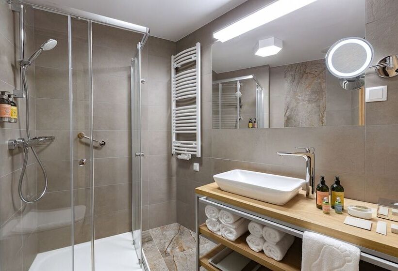 Platinum Mountain Hotel & Spa