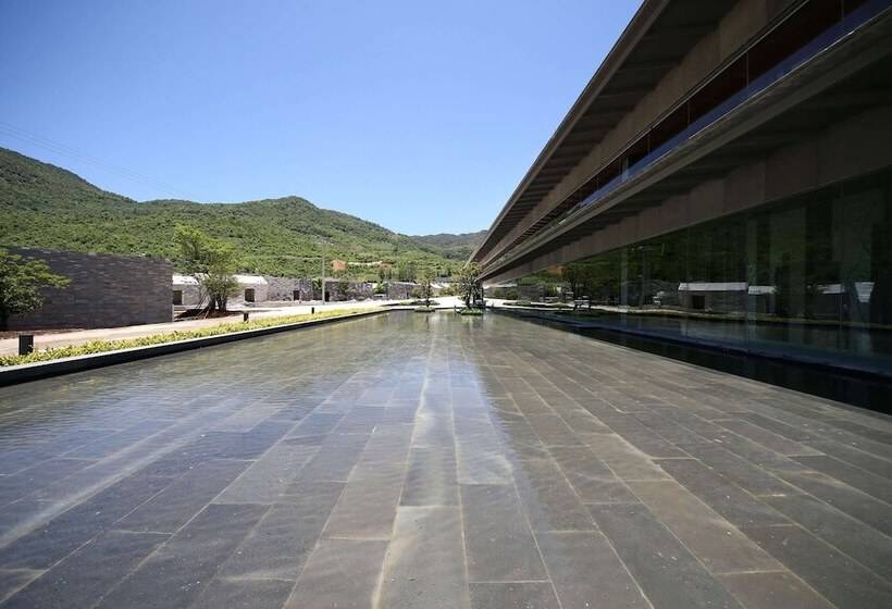 هتل The Lost Stone