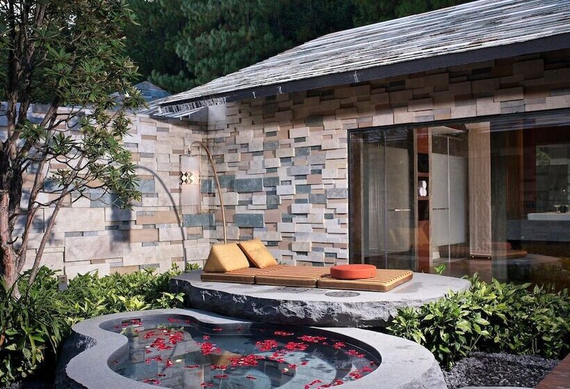 هتل The Lost Stone