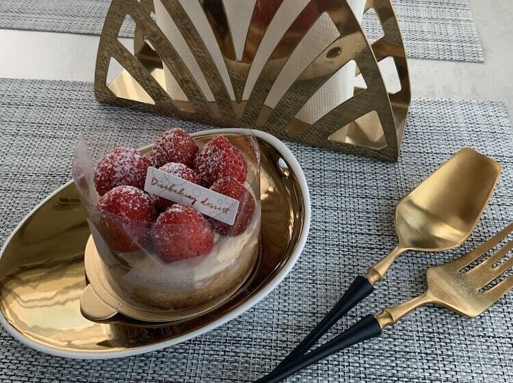 پانسیون Burano Yellow Villa