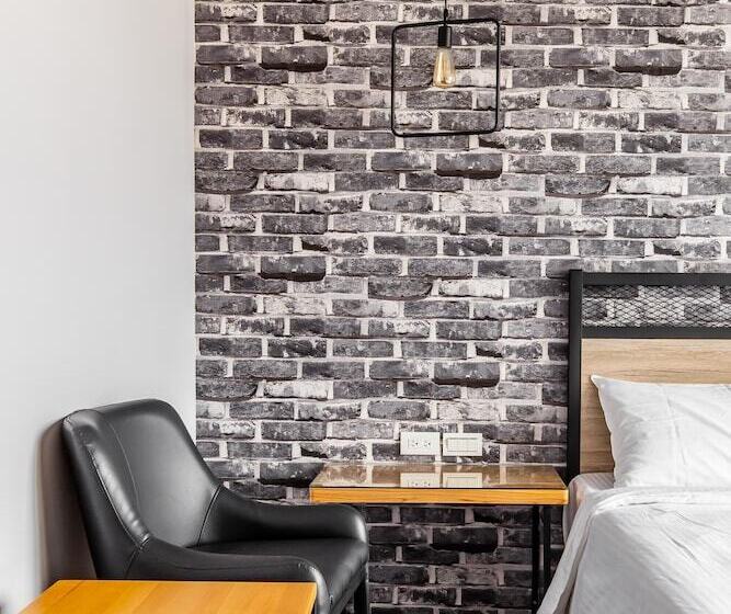 پانسیون Turn Left B&b