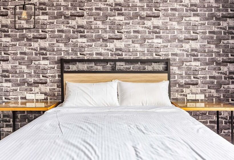 پانسیون Turn Left B&b