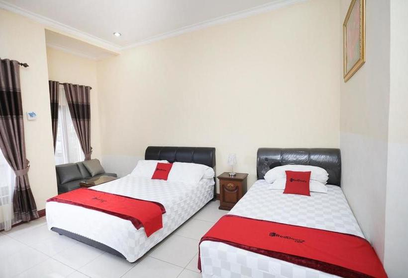 پانسیون Reddoorz Syariah Near Bundaran Joeang