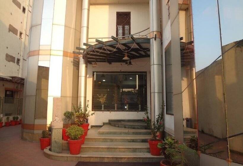 فندق Airport Plaza
