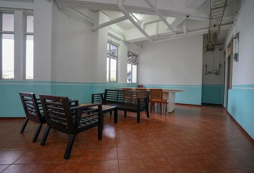 هتل Oyo 1844 Bravo Residence
