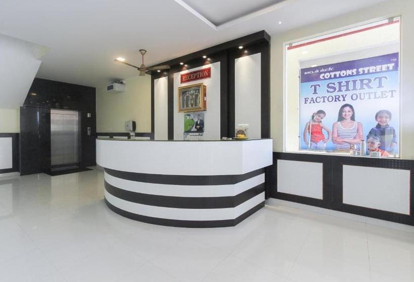 호텔 Oyo 63300  Rasi Residency