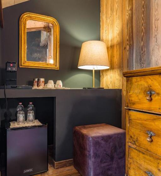 مبيت وإفطار John Luxury Suites