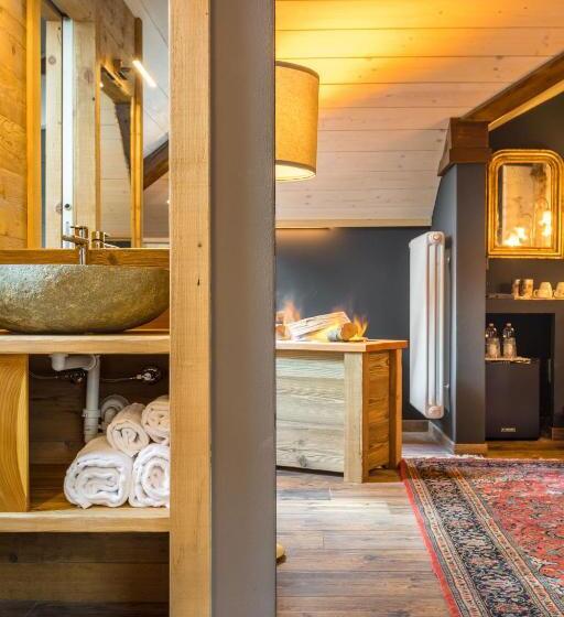 مبيت وإفطار John Luxury Suites