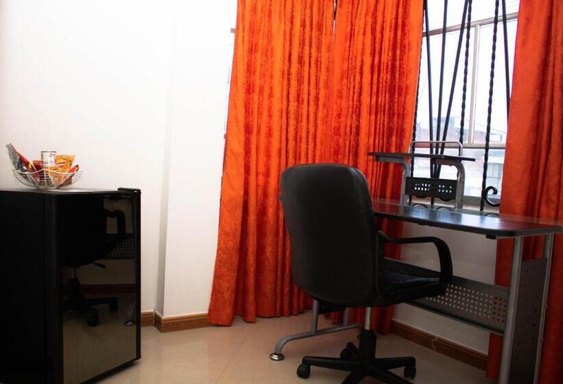 هتل La Casa Blanca