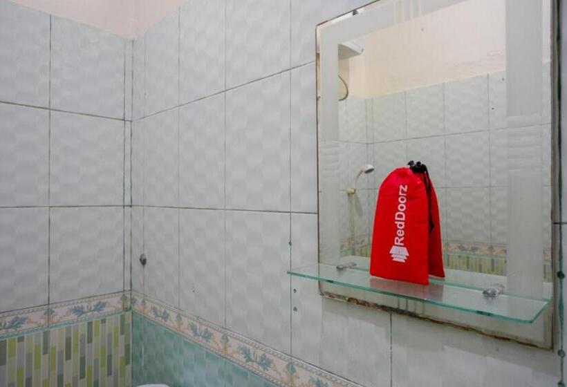 בית מלון כפרי Reddoorz Plus Syariah At Alam Raya