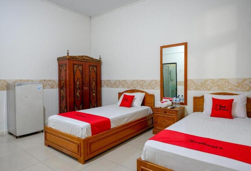 בית מלון כפרי Reddoorz Plus Syariah At Alam Raya