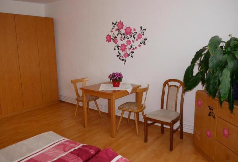 ペンション Gertis Blumenhof Privatzimmer, Ferienwohnung