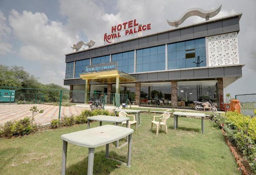 فندق Oyo 49796  Royal Palace